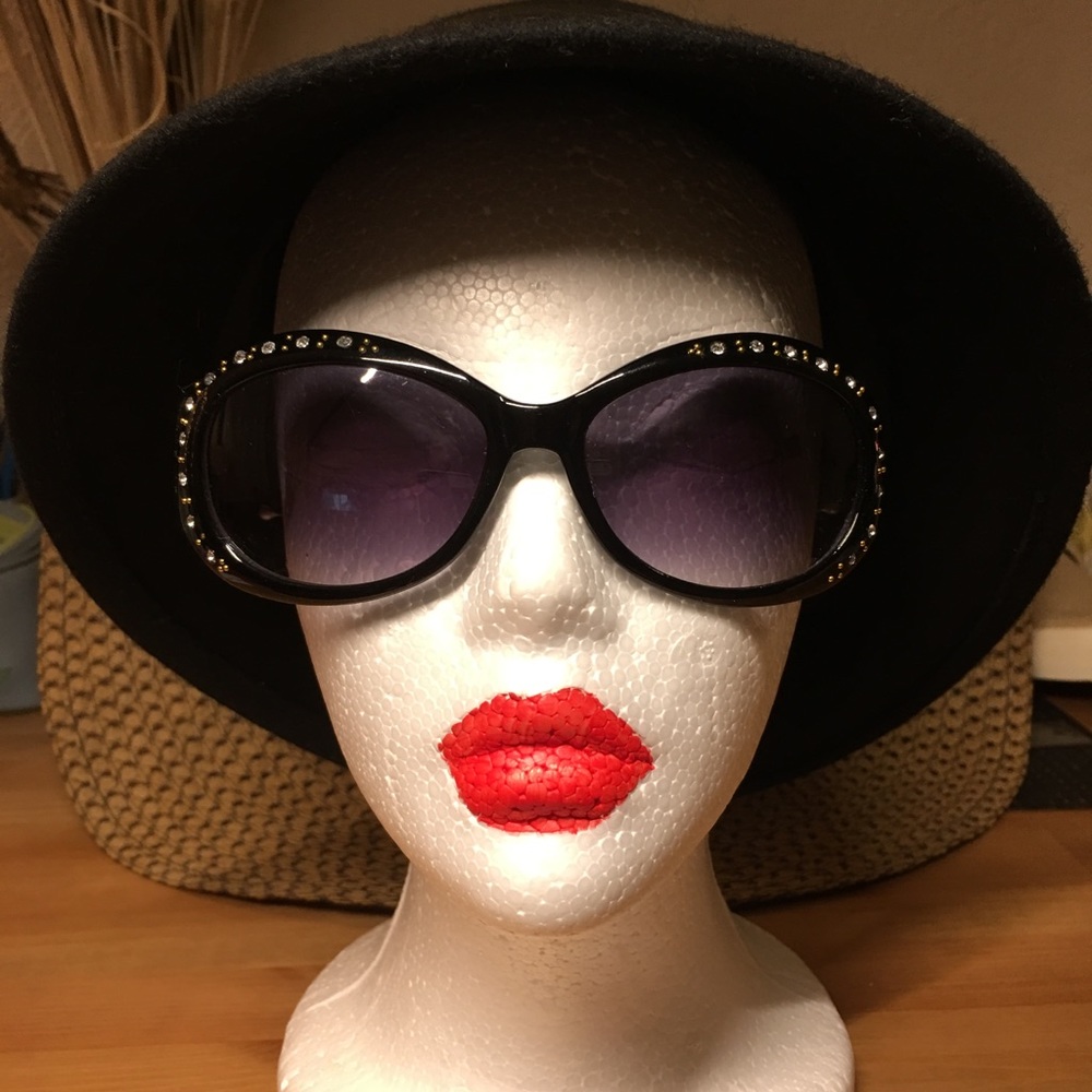 Dazzle Sunglasses ! Brand new! UV protection.